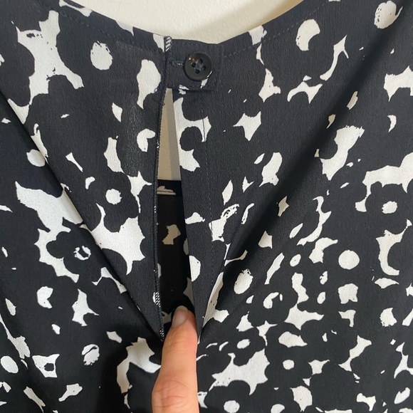 Cabi Black and White Dressy Tank Top Size Medium - Picture 5 of 10